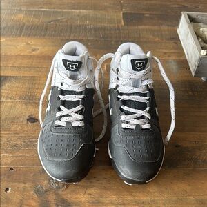 Under Armour Black and White Athletic Shoes- cleats- great condition size 5.5